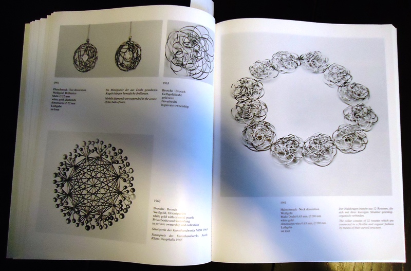 Friedrich Becker, Goldschmied. Schmuck, Silbergerät, Kinetische Objekte 1951 - 1983. Katalog zur Ausstellung vom 10. Februar bis 1. April 1984.